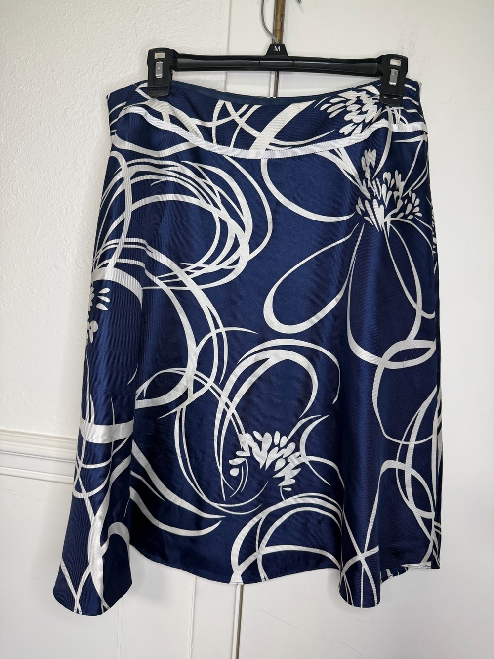 Ann Taylor Navy and White Floral A-Line Skirt size 8